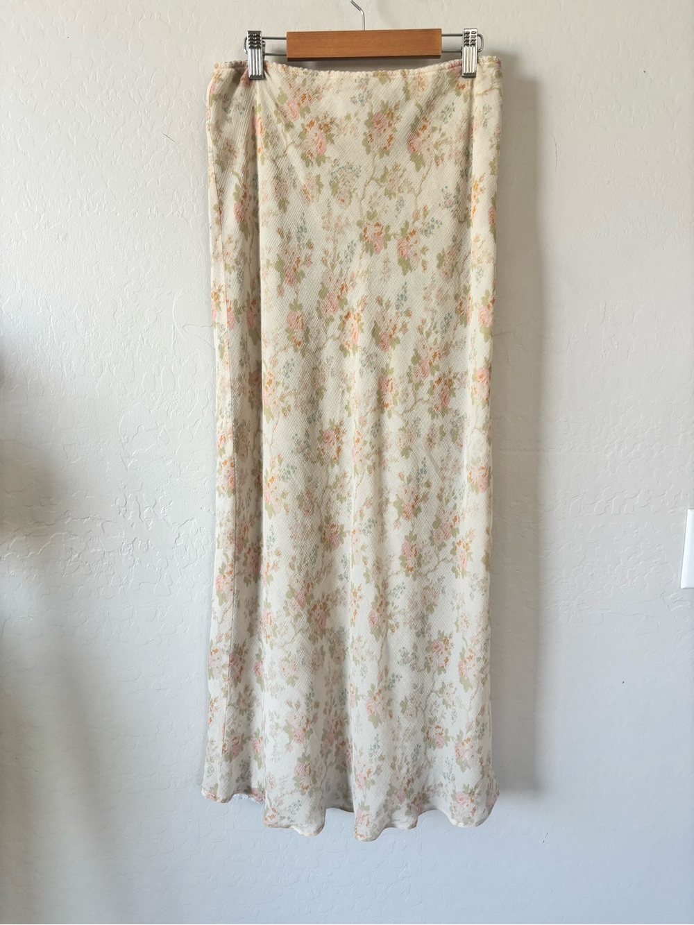 Hansen & Gretel | Elegant Cream Floral Midi Skirt - Lightweight Spring Staple - Picture 4 of 9